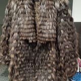 Haina din blana de vulpe polara